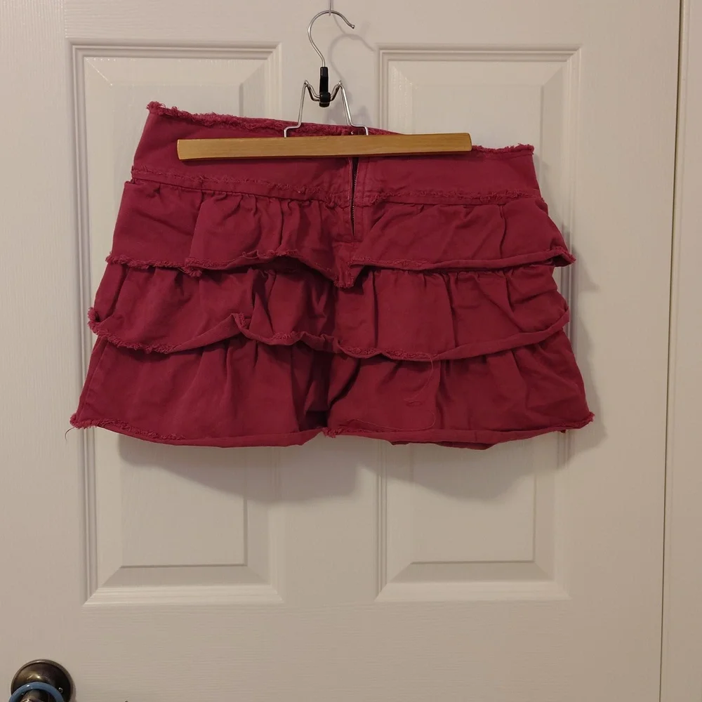 Size Medium Juicy Couture Jeans Burgundy Ruffled Mini Skirt - Picture 2 of 7